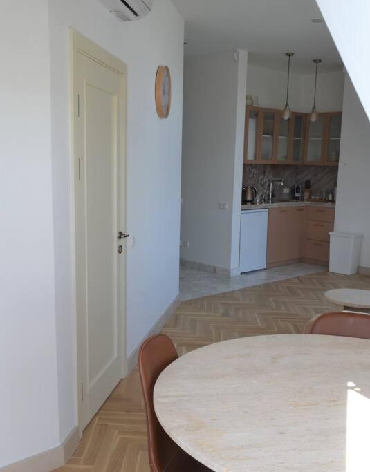 Luxury Apartment With A Balcony And View In Riga Old Town Exteriör bild