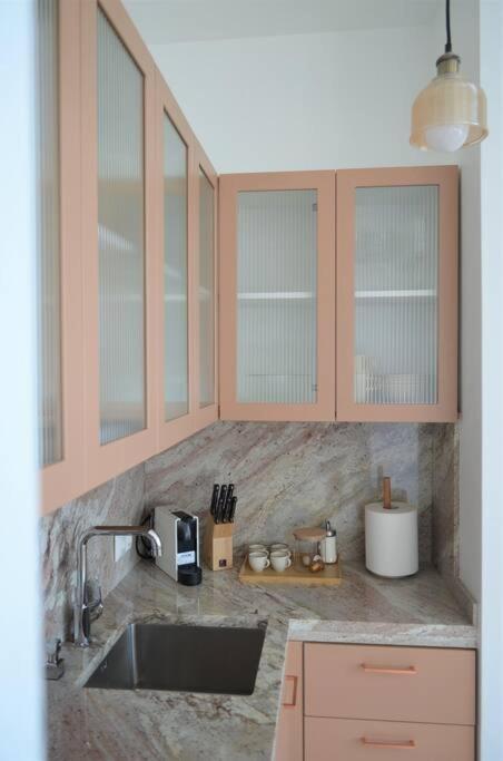 Luxury Apartment With A Balcony And View In Riga Old Town Exteriör bild