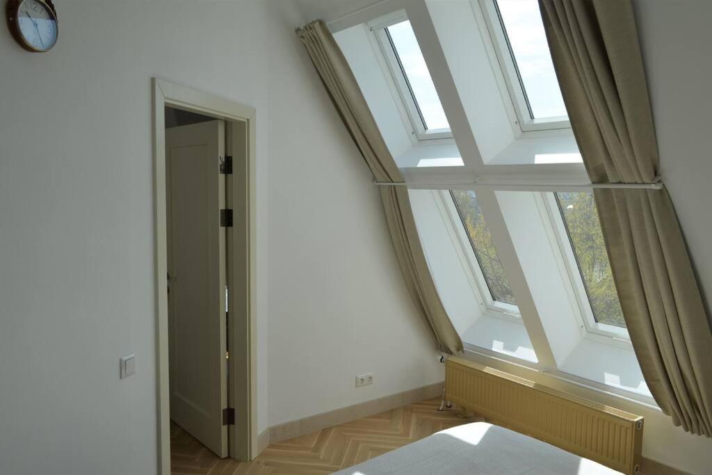 Luxury Apartment With A Balcony And View In Riga Old Town Exteriör bild