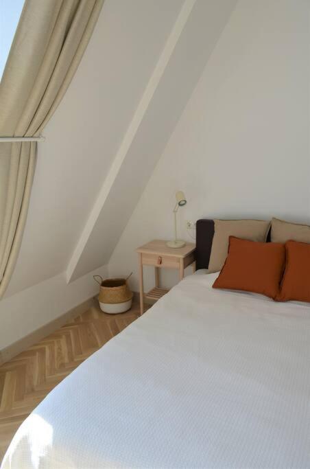 Luxury Apartment With A Balcony And View In Riga Old Town Exteriör bild
