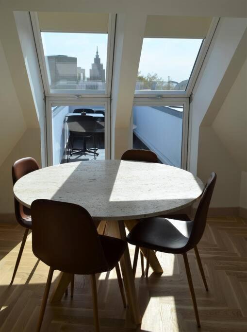 Luxury Apartment With A Balcony And View In Riga Old Town Exteriör bild