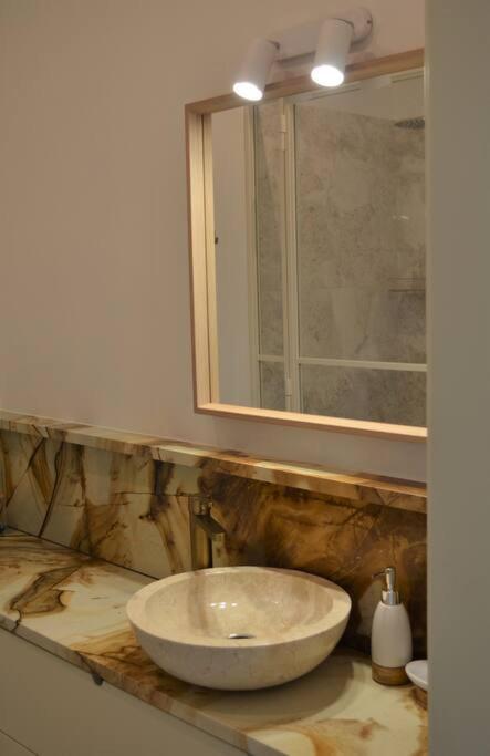 Luxury Apartment With A Balcony And View In Riga Old Town Exteriör bild