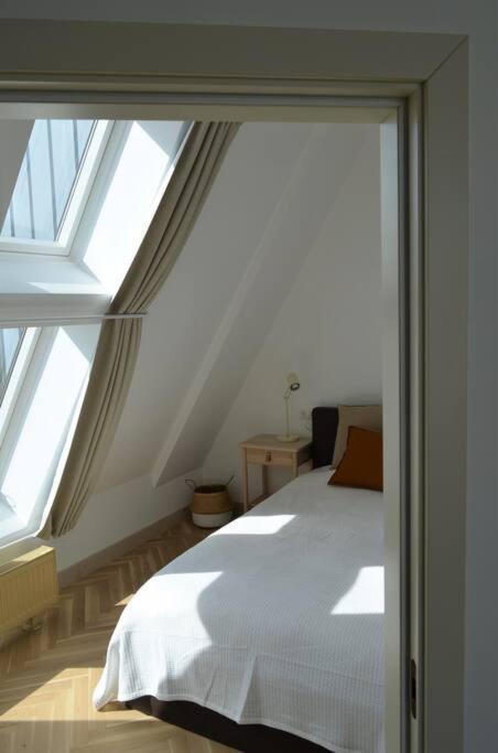 Luxury Apartment With A Balcony And View In Riga Old Town Exteriör bild